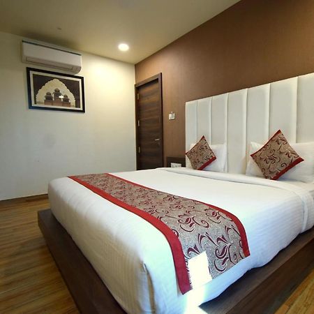 Hotel Fun Park Sanand Exterior photo