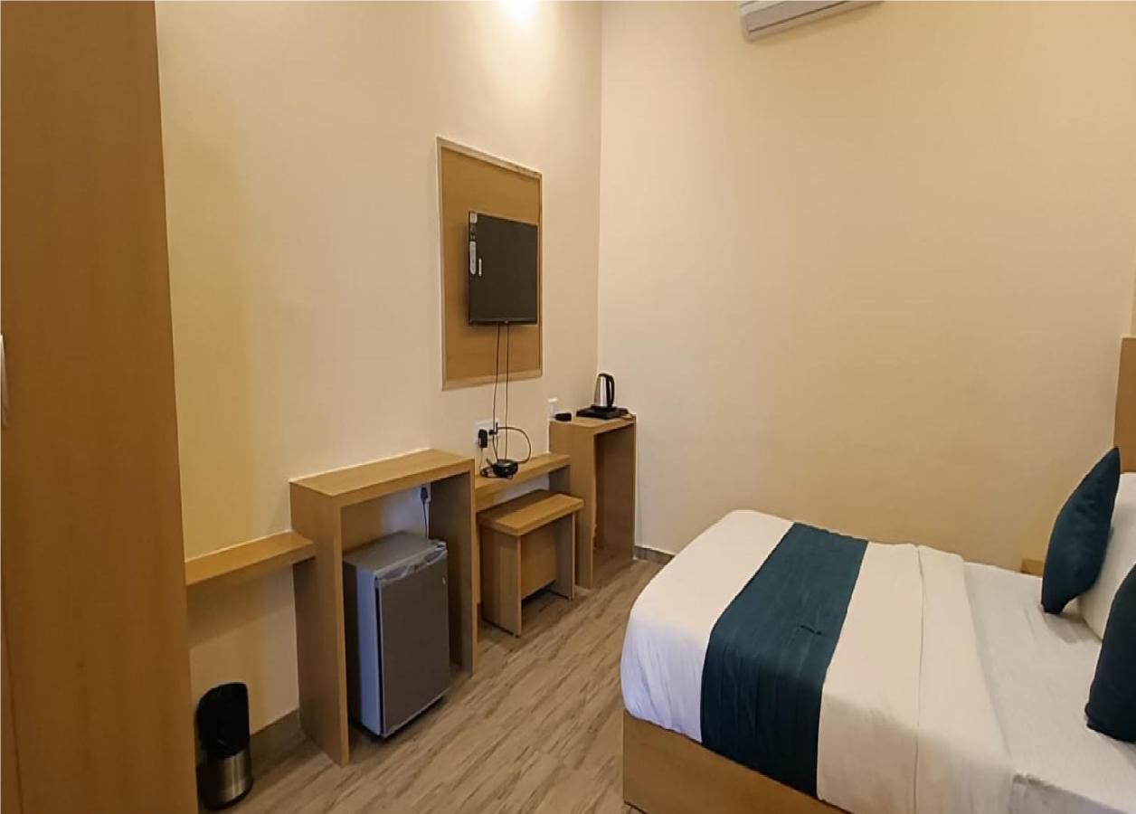 Hotel Fun Park Sanand Exterior photo