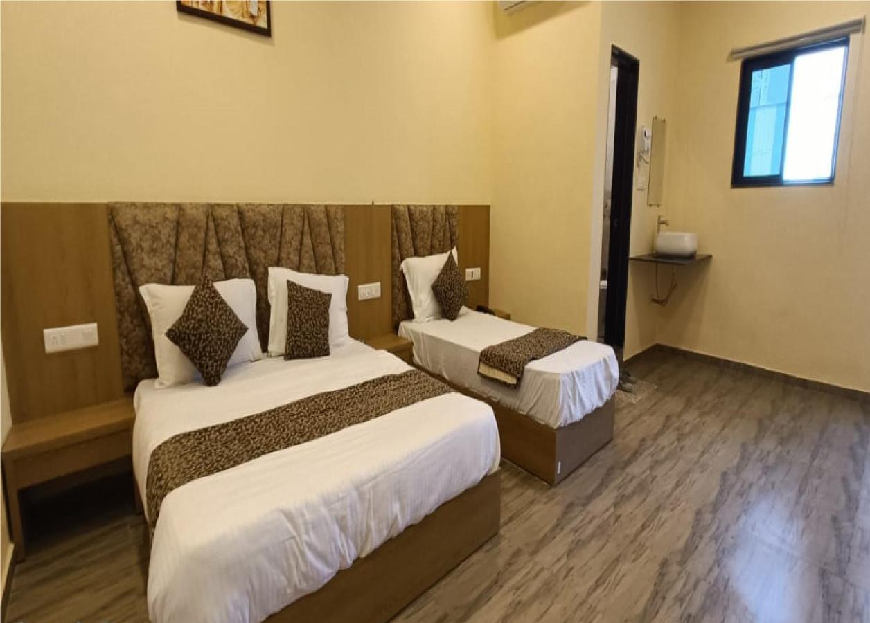 Hotel Fun Park Sanand Exterior photo