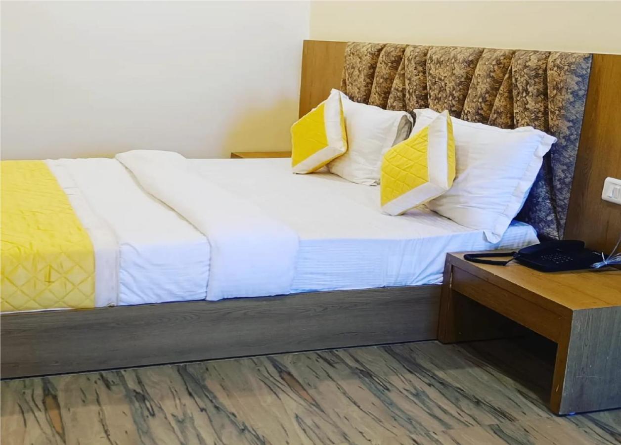 Hotel Fun Park Sanand Exterior photo