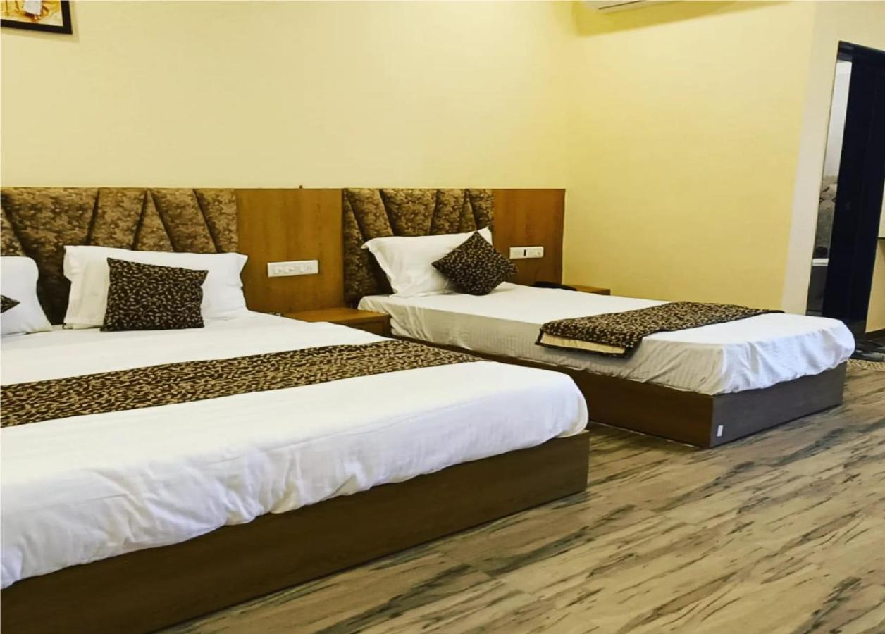 Hotel Fun Park Sanand Exterior photo