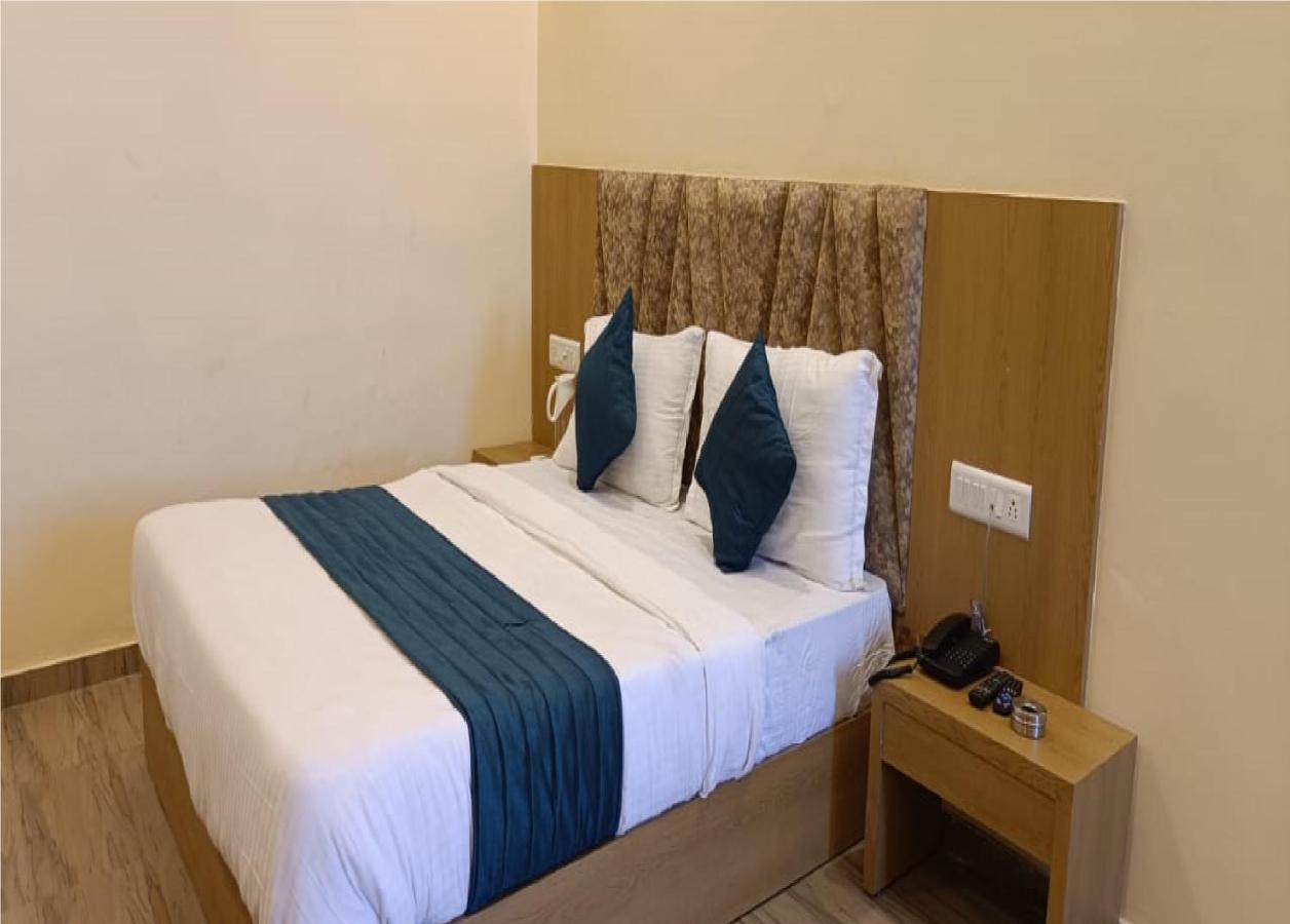 Hotel Fun Park Sanand Exterior photo