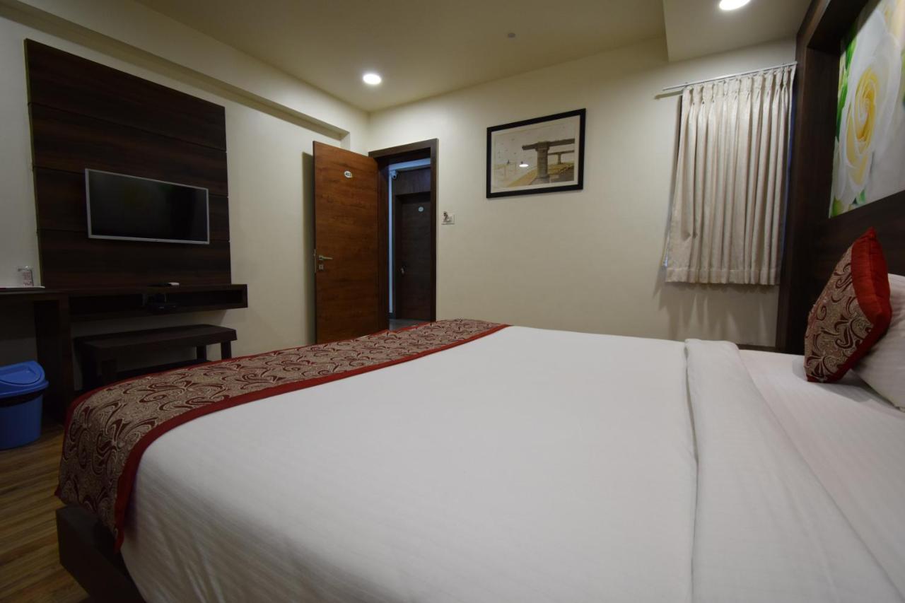 Hotel Fun Park Sanand Exterior photo