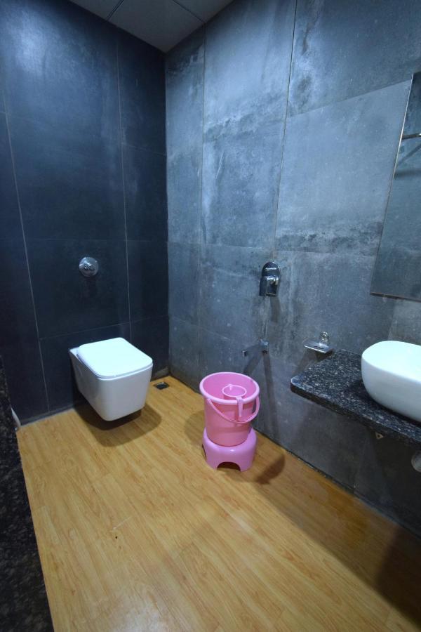 Hotel Fun Park Sanand Exterior photo